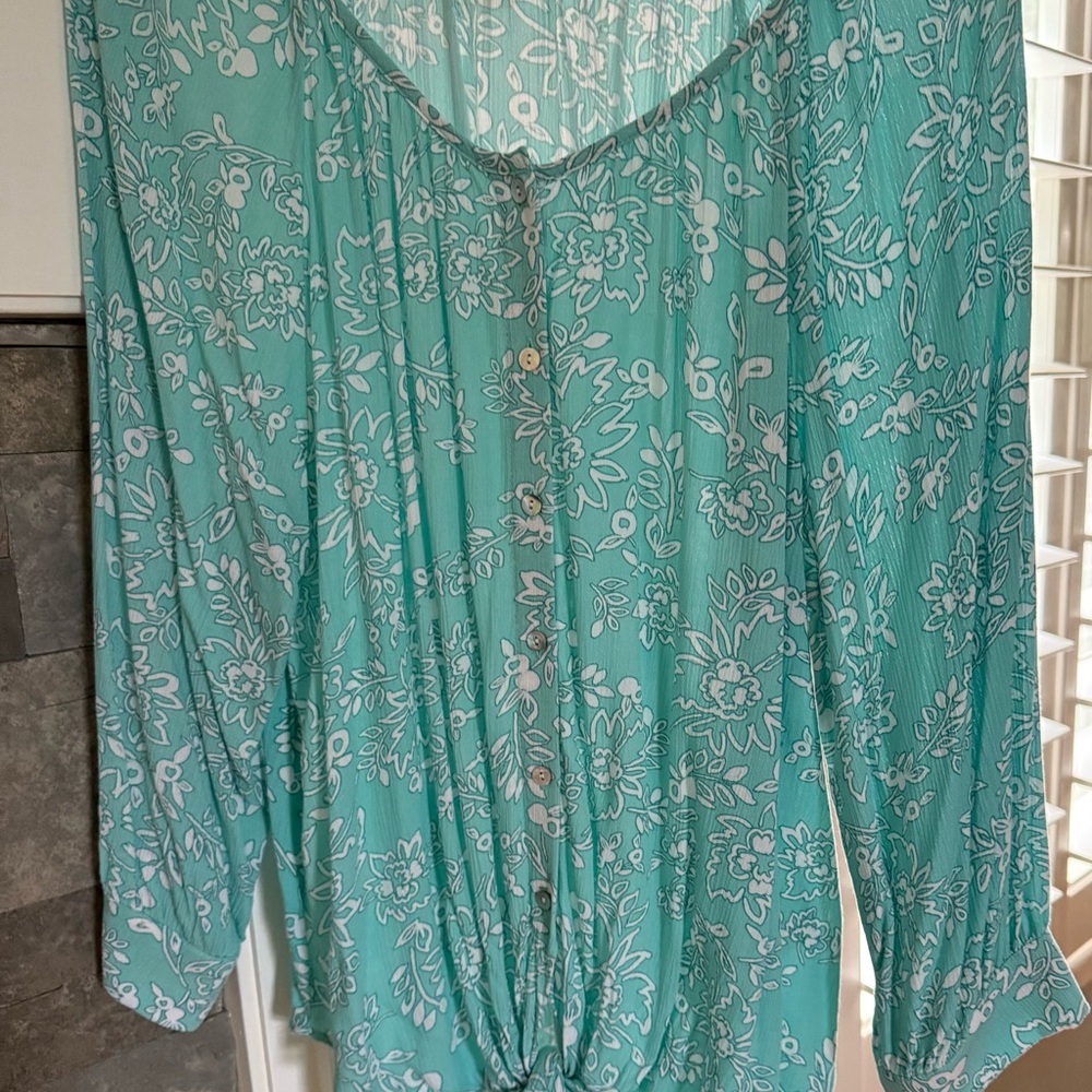 💰SALE NWT Lightweight Long Sleeve Top